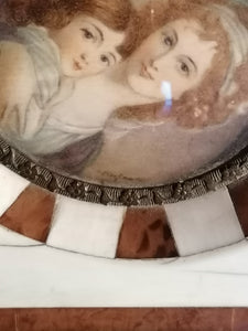 Miniature femme et enfant  ancienne