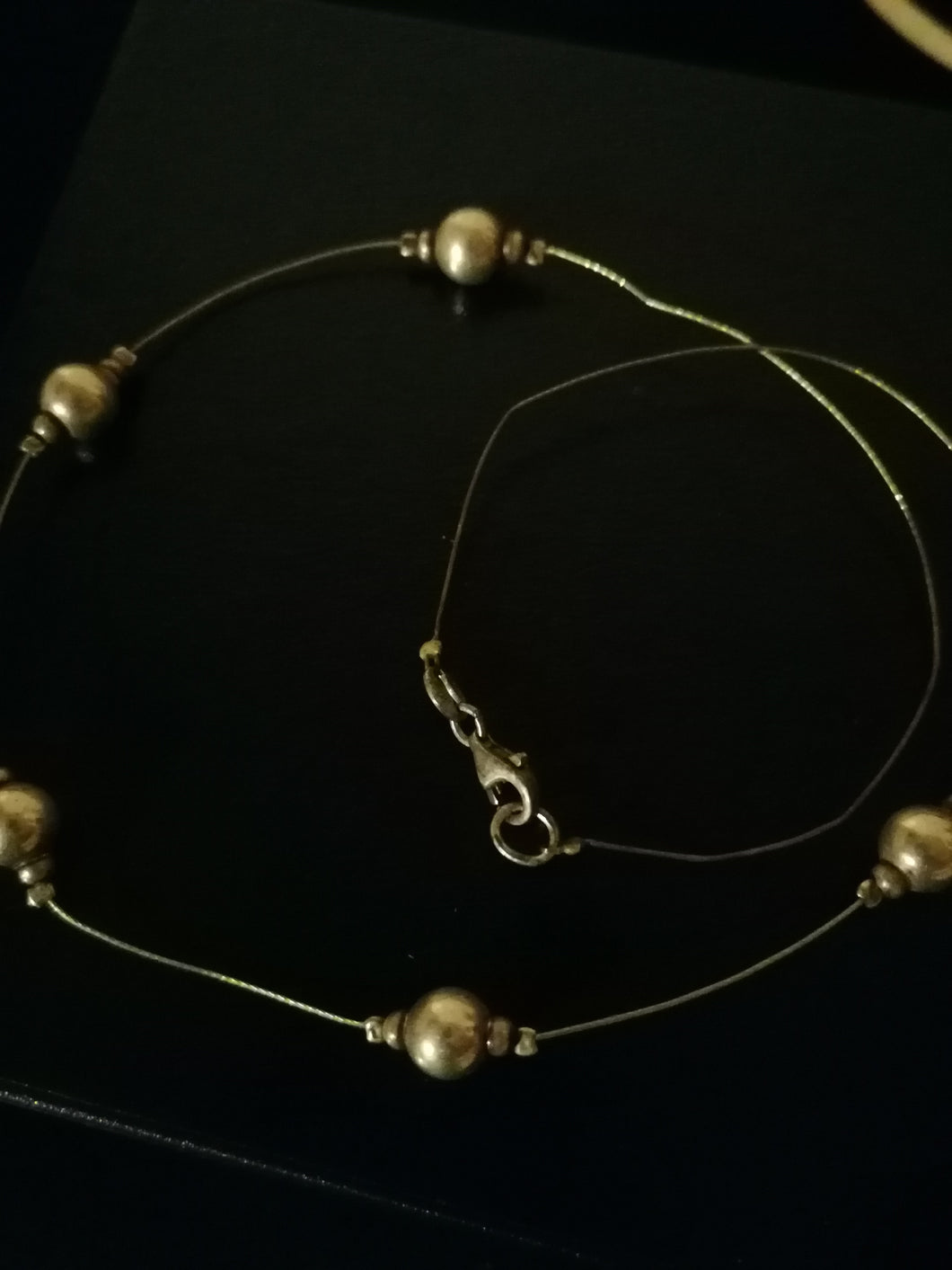 Collier perle et fil d'argent.