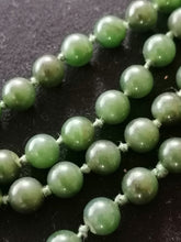 Charger l&#39;image dans la galerie, Collier en perles de jade foncé
