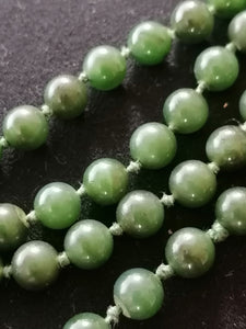 Collier en perles de jade foncé