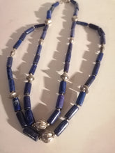 Charger l&#39;image dans la galerie, Collier bâtonnets lapiz lazuli double rangée. 
