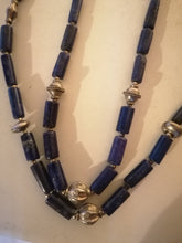 Charger l&#39;image dans la galerie, Collier bâtonnets lapiz lazuli double rangée. 
