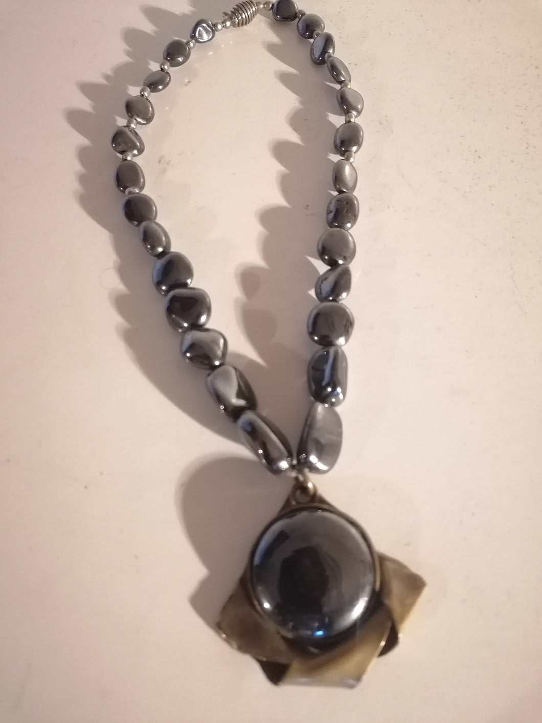 Collier création en pierre d'hématite 