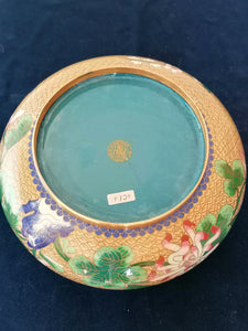 Grande coupe cloisonné Chinois richement décoré, avec son socle en bois d'origine. Travail XXème de très belle qualité. Parfait état 